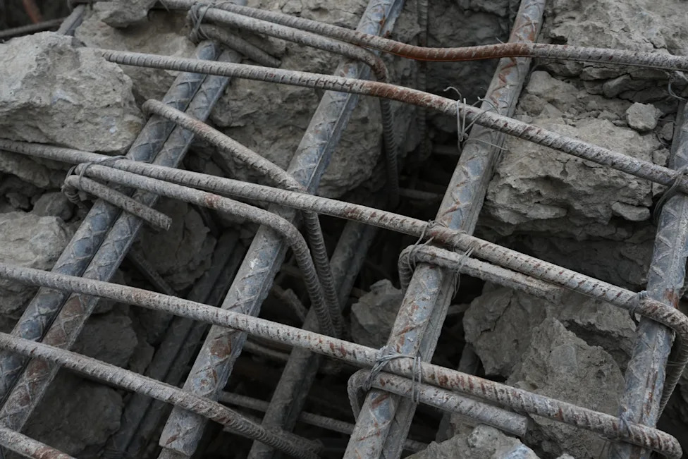 AP Probe: Flawed Siting, Resonance and a Near‑Fault Pulse Toppled La Guaira Towers