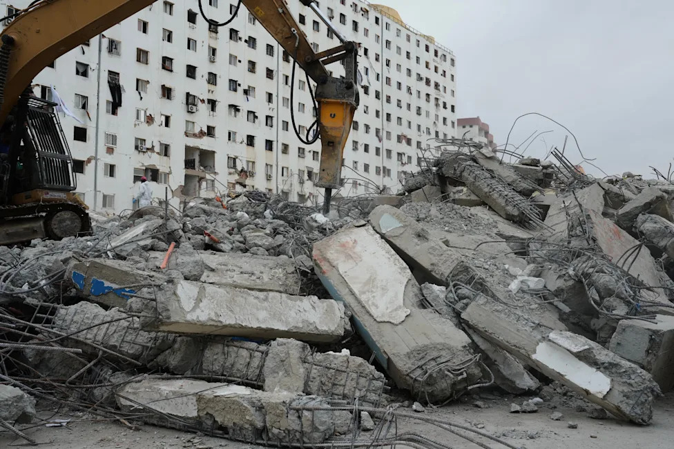 AP Probe: Flawed Siting, Resonance and a Near‑Fault Pulse Toppled La Guaira Towers