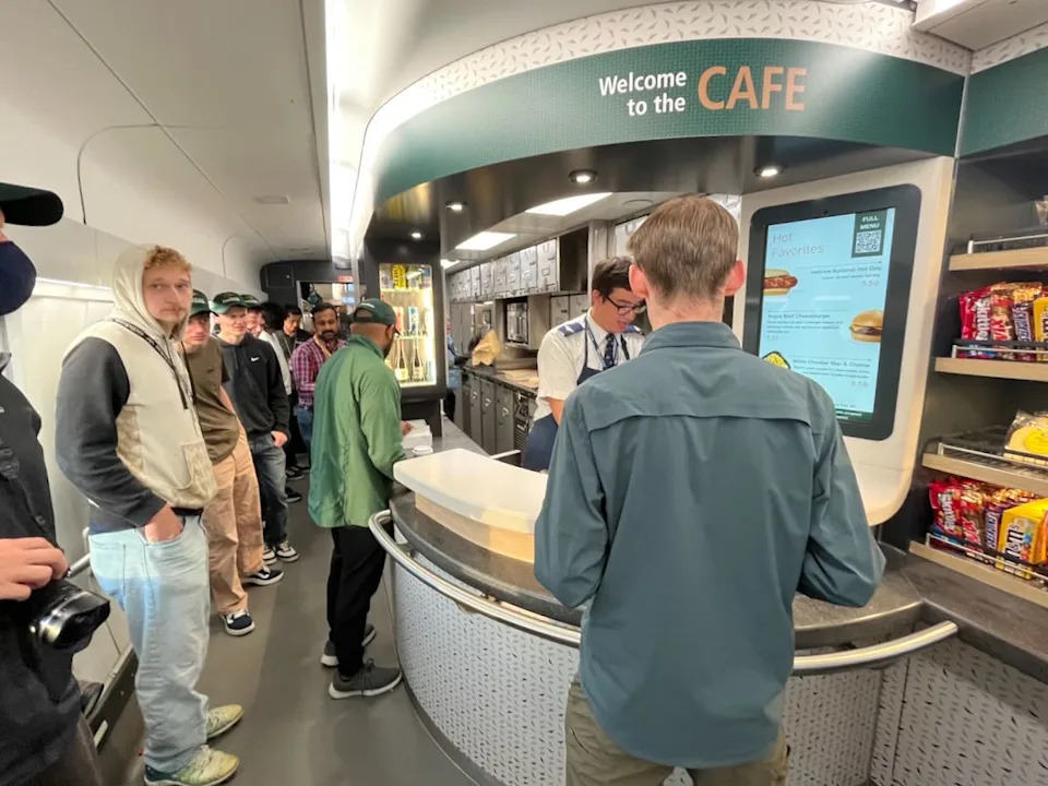 Amtrak Cascades Begins Airo Era: First Siemens Trainset Enters Service on Seattle–Eugene Route