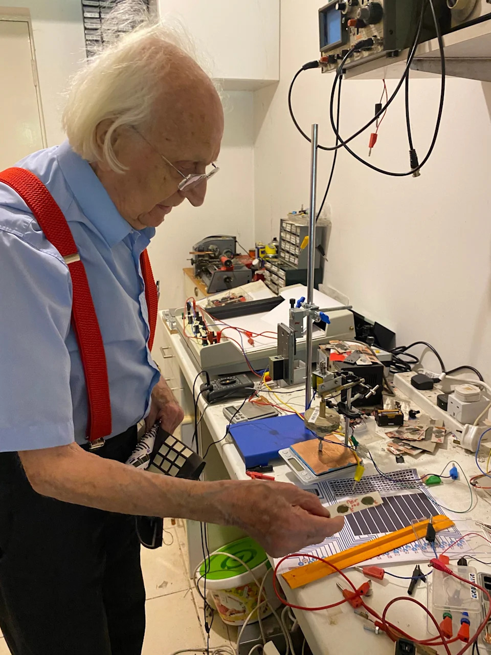 Professor Cyril Hilsum, Pioneer Of Liquid-Crystal Displays And Semiconductor Devices, Dies Aged 101