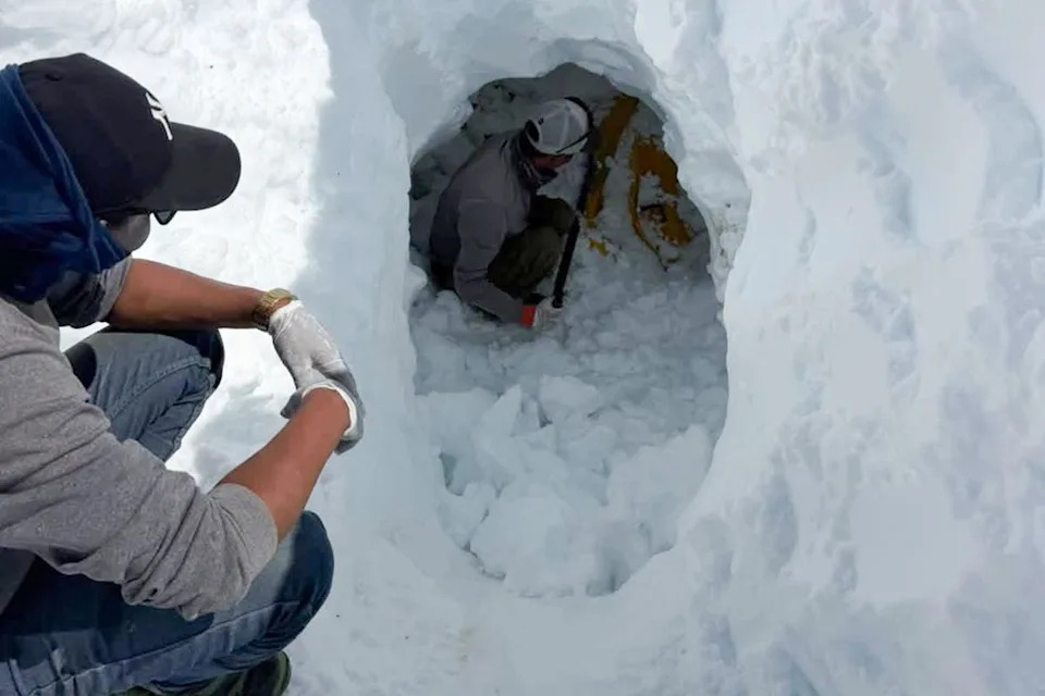 Himlung Himal Avalanche Kills 15 Workers; One Still Missing After Base Camp Buried