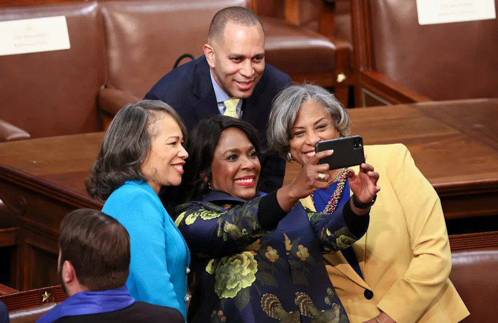 Jeffries Warns of an 'AI Safety Crisis,' Calls for Rigid Guardrails and Bipartisan Action