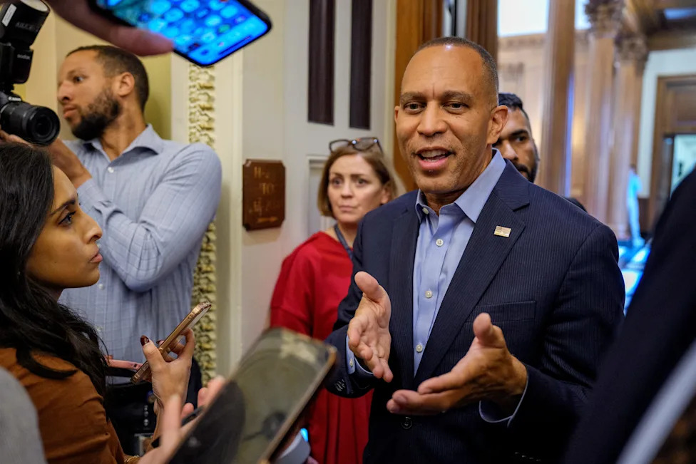 Jeffries Warns of an 'AI Safety Crisis,' Calls for Rigid Guardrails and Bipartisan Action