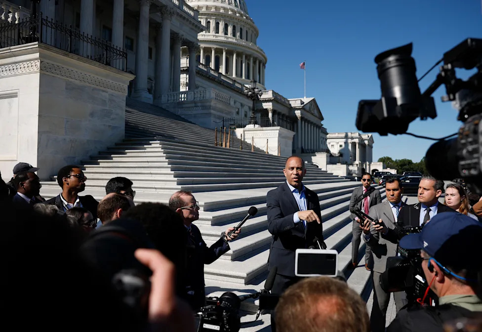 Jeffries Warns of an 'AI Safety Crisis,' Calls for Rigid Guardrails and Bipartisan Action