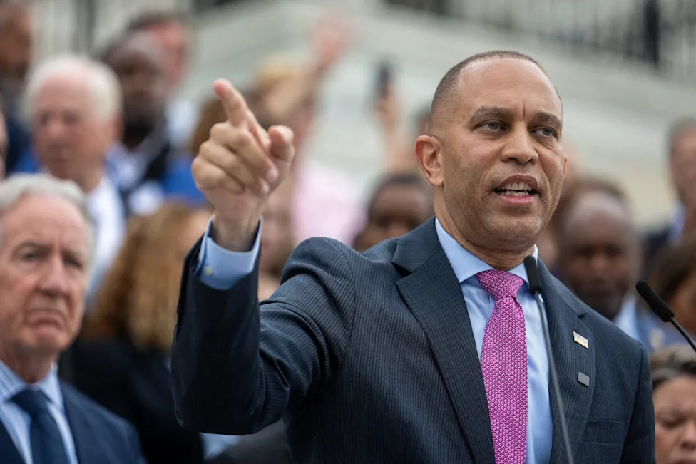 Jeffries Warns of an 'AI Safety Crisis,' Calls for Rigid Guardrails and Bipartisan Action