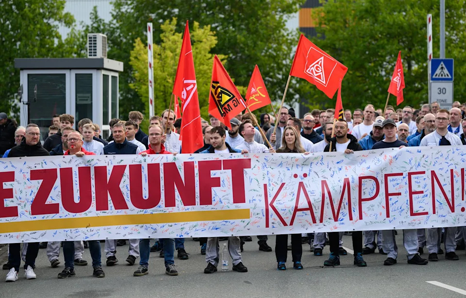 IG Metall Slams Volkswagen Over 'Irresponsible' Termination Of Wage Agreements As 50,000 Job Cuts Loom