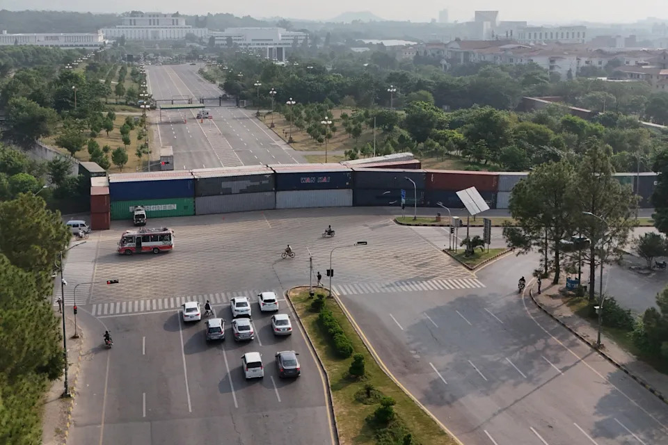 AI-Generated Image Falsely Claimed To Show Islamabad 'Lockdown' Ahead Of PTI Protest