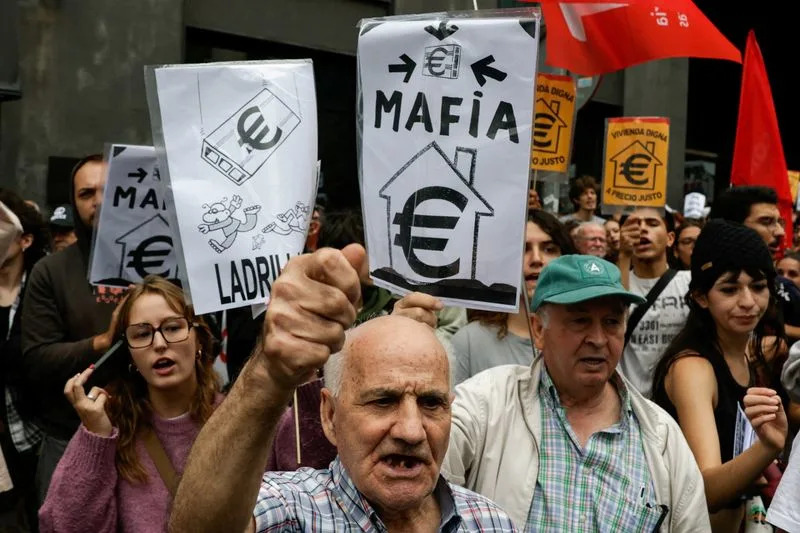 Parliament Rejects Housing Decrees as Protests Grow — Madrid Encampments and Calls for General Strike