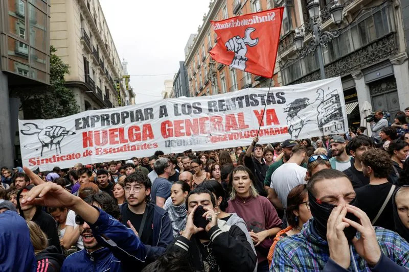 Parliament Rejects Housing Decrees as Protests Grow — Madrid Encampments and Calls for General Strike