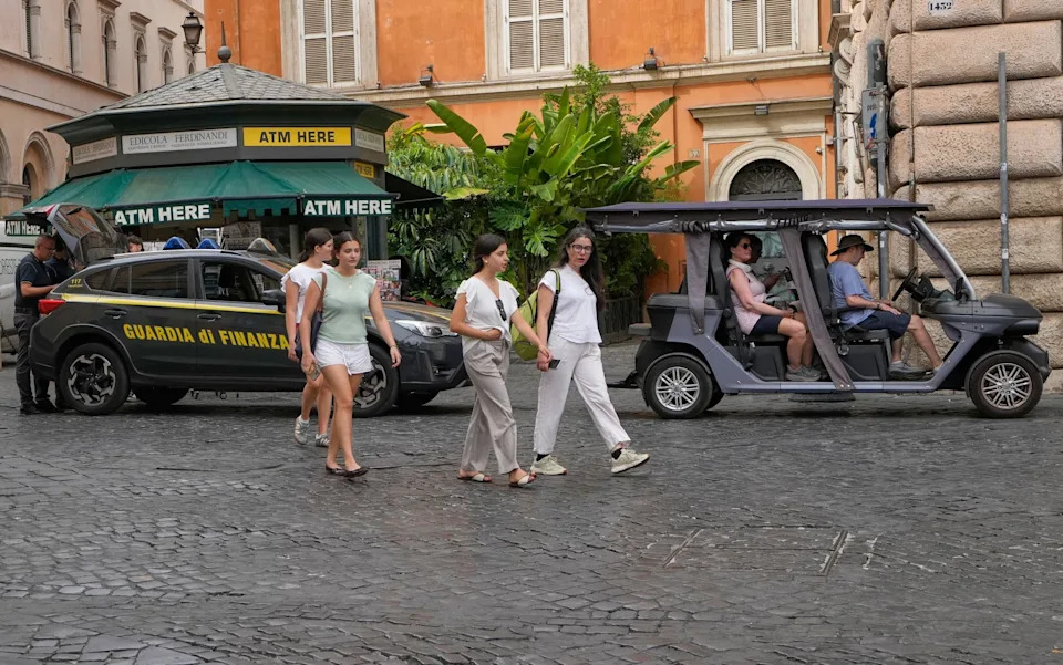 Rome's Golf‑Cart Clash: Electric Tourist Tours Pit Operators Against Taxi Drivers
