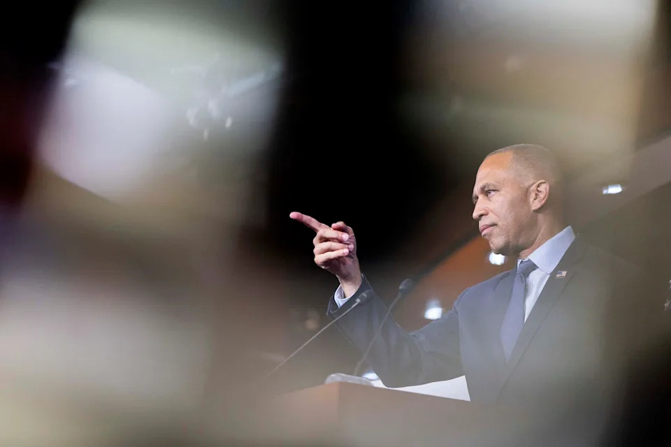 Can Hakeem Jeffries Keep House Democrats United? The Stakes If They Flip the House