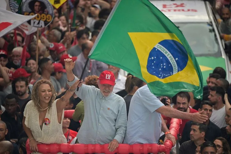 Lula’s Lead Narrows Ahead Of Brazil Vote, CNT/MDA Poll Shows