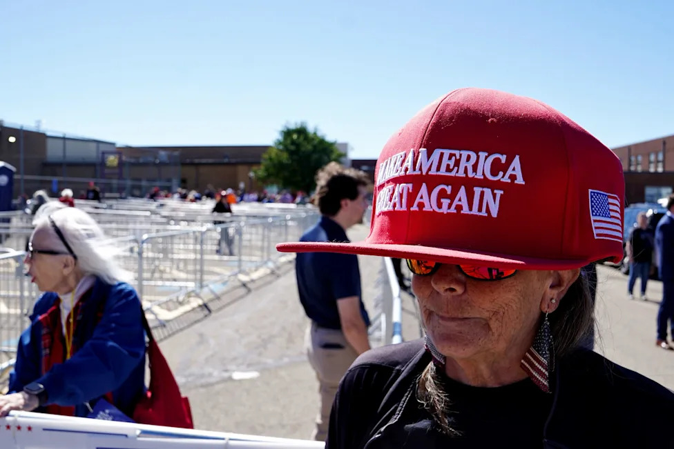 Trump Rallies in Vandalia as Tight Ohio Midterms Near: Supporters, Critics and Economic Concerns