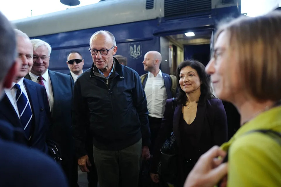 Merz Travels to Kyiv by Train to Pledge Expanded Military Aid — Drones and Long‑Range Weapons Promised