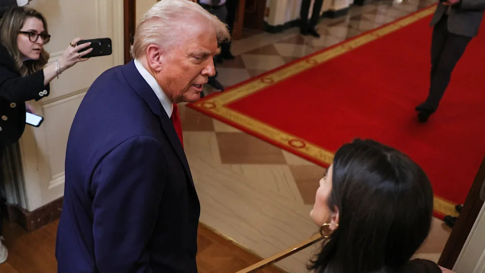 Trump Singles Out CNN’s Kaitlan Collins, Crowd Boos at Ohio Rally