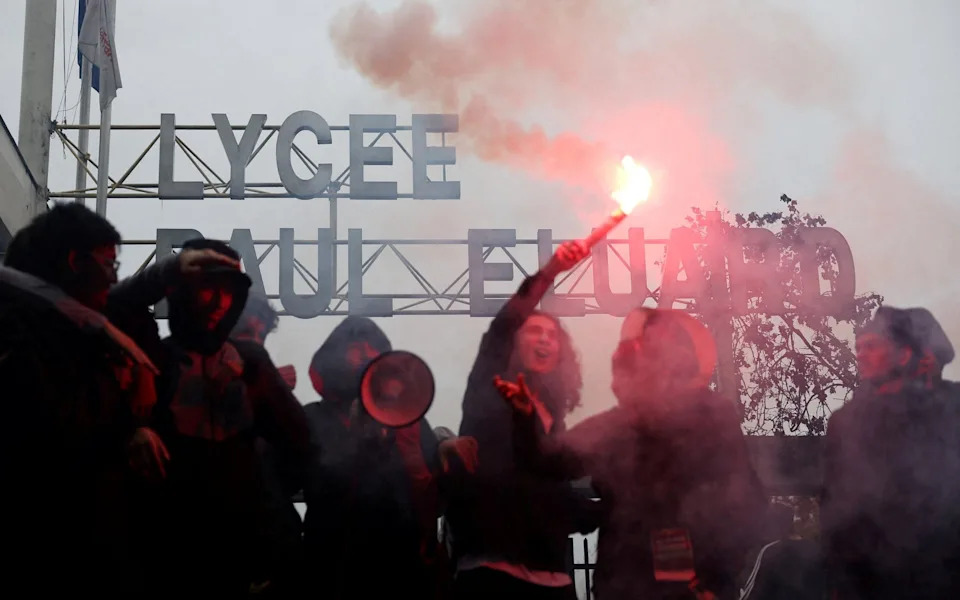 Student Protests in France Spiral Into Nationwide Unrest as Politics Intensify