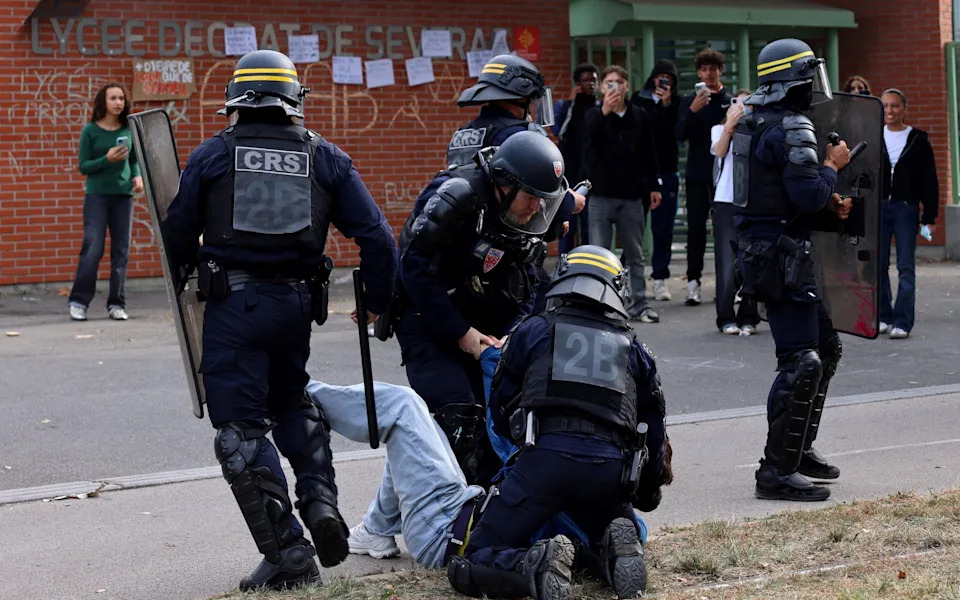Student Protests in France Spiral Into Nationwide Unrest as Politics Intensify