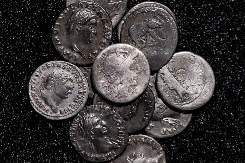 Metal Detectorist Unearths 934 Roman Silver Coins — Germany’s Biggest Hadrian-Era Hoard and a Puzzling Mystery